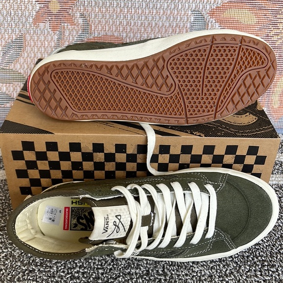 Vans Men’s The Lizzie
Quilted Grape Leaf
VN0A4BX150K
Sneakers - Picture 5 of 16